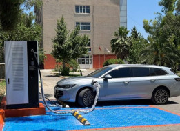 Harran Üniversitesi’nden Sürdürülebilir Kampüs Hamlesi: Elektrikli Araç Şarj İstasyonları Üç Yerleşkede Hizmete Girdi